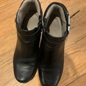 Naturalizer Size 7.5 Ankle Boots